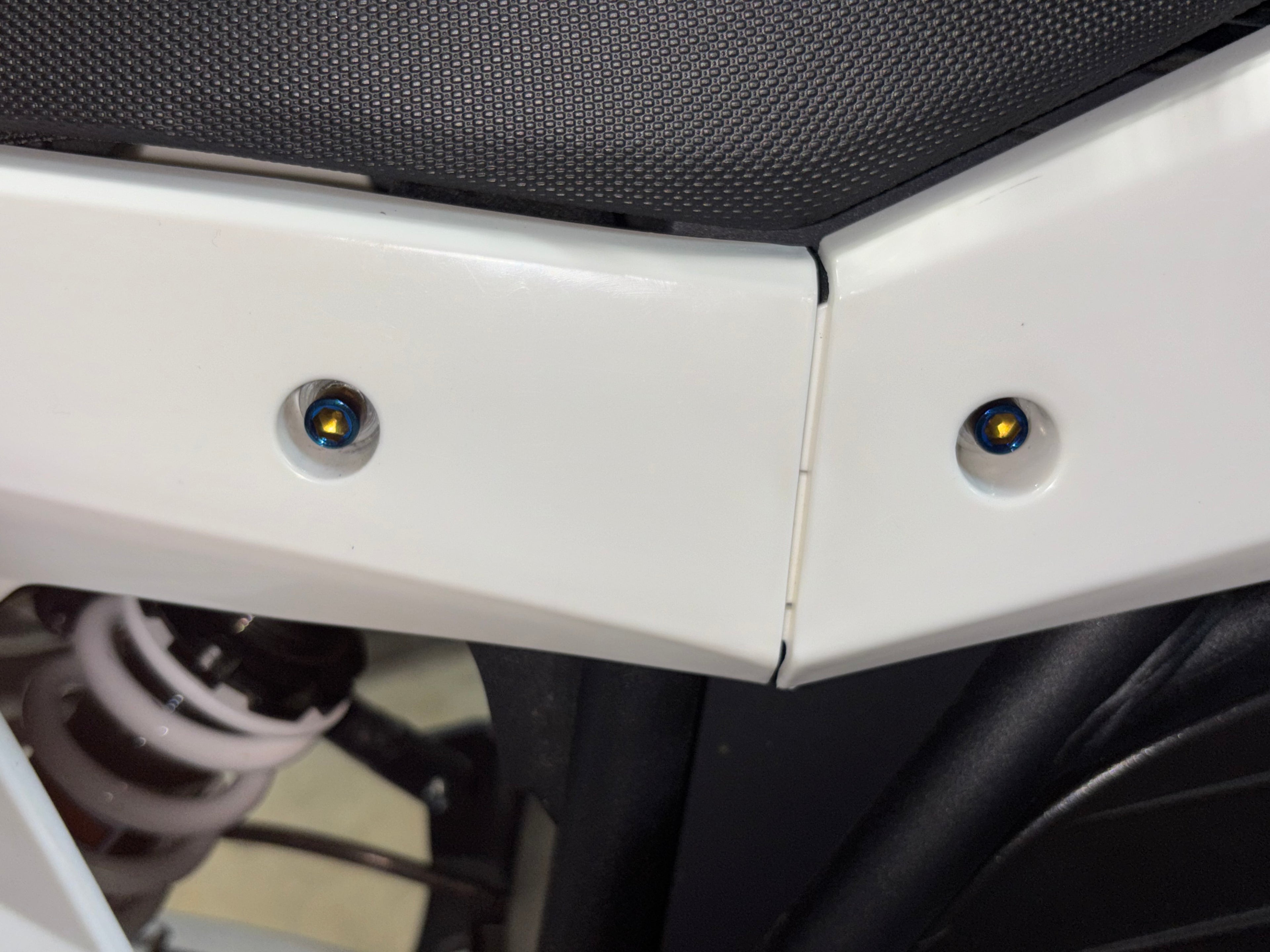 RTR plastic bolt kit